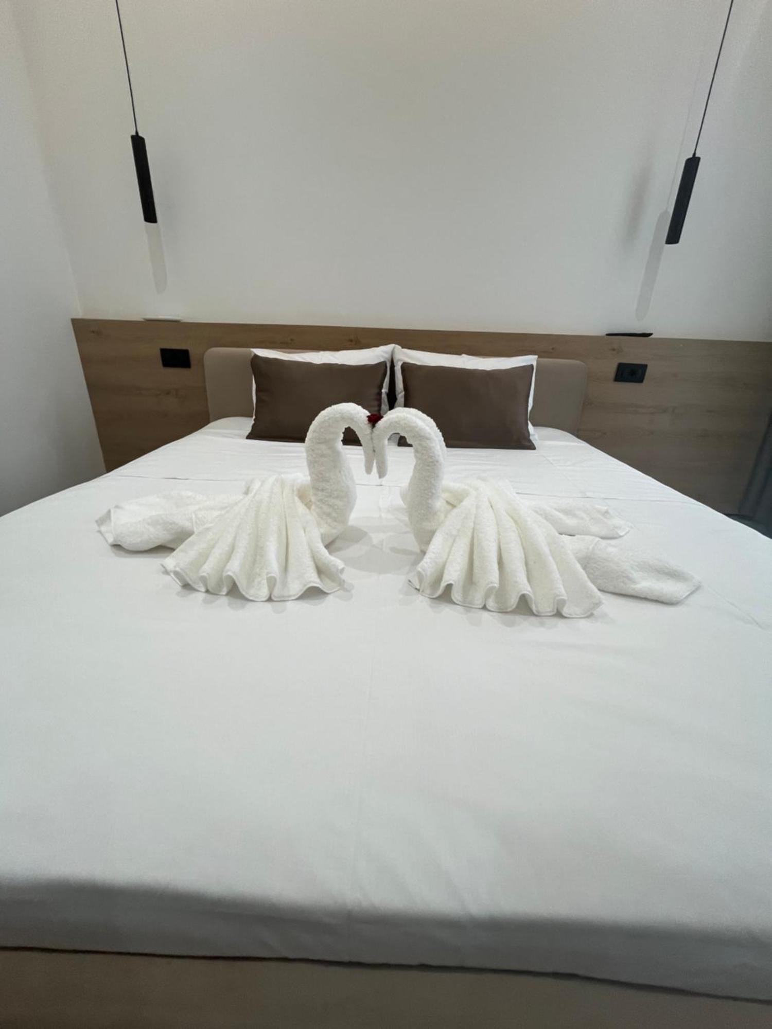 Sun George Bed & Breakfast Himare Exterior photo